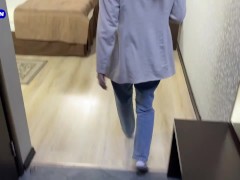 Мачеха делит одну кровать с пасынком в гостинице. Почему он, а не я? 1/16