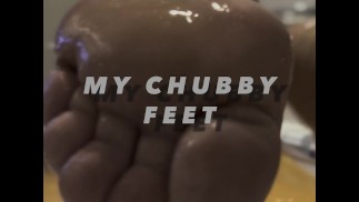 Показываю свои британские широкие пухлые ноги