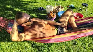 I'm watching my stepson jerk off in the garden