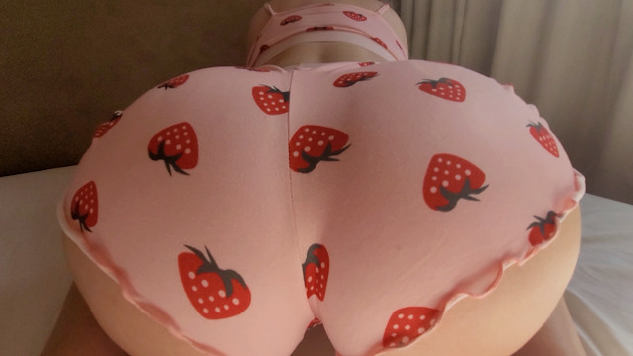 Cock cant Get enough of This Strawberry and Big Round Ass