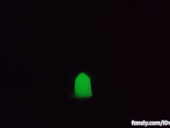 Скачка на светящемся мокром члене - Screenshot 11 of 16 - Dildo