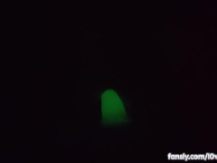 Скачка на светящемся мокром члене - Screenshot 16 of 16 - Dildo