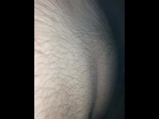 Hot пухлый волосатый медведь после обувки голый