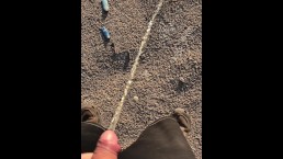 独自男性户外撒尿合集，来自小径上的露营和越野