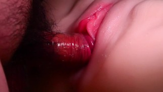 Засунь его ей в киску и попку.