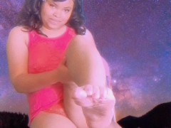 Do you like my pretty toes?