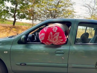 Застрял в машине со своими грязными пердежами