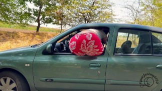 Застрял в машине со своими грязными пердежами