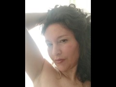 Veterana en busca de colágeno - Screenshot 13 of 16 - Latina Milf