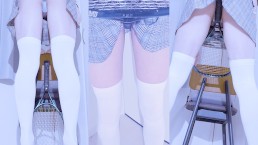白のニーハイでテニスラケットにこするね