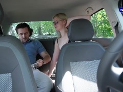 Ехала на съемку и расплатилась с таксистом натурой - Screenshot 3 of 16 - In The Car