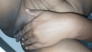 මන් චූ කරනව බලන්න ආස අය එන්න ආසද චූ නාන්න-Pee girl in bathroom lesbian