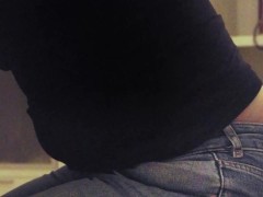 Cuando el negro no puede ocultar el tamaño de tu barriga