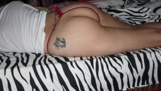 Mejor amiga masajeada de PERRITO antes que lleguen sus padres.!