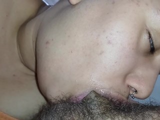 сучка начинает свой день с траха члена с своего экстремального и вкусного минета, поедая сперму на завтрак