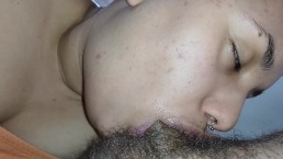 сучка начинает свой день с траха члена с своего экстремального и вкусного минета, поедая сперму на завтрак