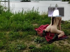Русская жена села на дилдо! Потом это заметил местный рыбак - Screenshot 13 of 16 - Nude By The River