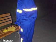 （预览版）穿着环卫工制服的女孩在公园里露出，舔长凳并自慰 - Screenshot 3 of 16 - Teenagers