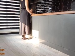 سکس ایرانی با مادرناتنی تو آشپزخانه داستانی پر از مکالمه فارسی 😋 2/16