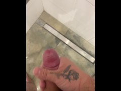 Необрезанный член.Парень дрочит в ванной и кончает - Screenshot 16 of 16 - Uncut
