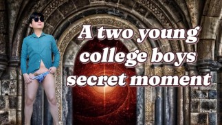 Zwei junge College Boys haben ihren geheimen Moment, wann immer und überall sie wollen
