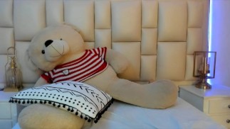 有着漂亮脸蛋的Beautiful哥伦比亚人在私人表演中表现得像个荡妇