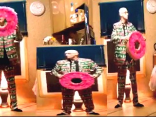 Im Badehaus in Einer Friday Nacht (Musikvideo)