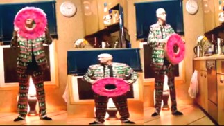 At The Bahouse On A Friday Night (музыкальное видео)