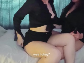 Mi Jefa me Pide que La Coja | Lesbianas Metiéndose Dedos