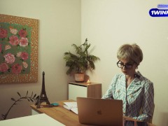 Голодная милфа начальница заставила отлизать и отсосала (3 серия) 2/16