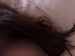 男性エステティシャンが客の女性にオイルを塗って気持ちよくしちゃう動画 - Screenshot 14 of 16 - Rubbing