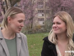 Ersties - Master-Studentin Emma K und Kinderkrankenschwester Nina C genießen das lustvolle Spiel mit