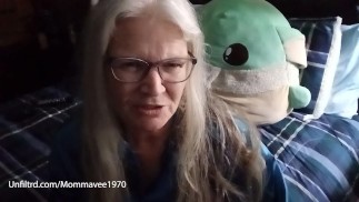 La mamma vuole che tu la scopi con il tuo gallo duro!