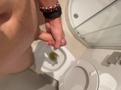 Exploding yellow pee - Screenshot 14 of 16 - Jerk Off