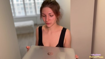 Я помог сводной сестре починить ноутбук, и она решила поблагодарить меня