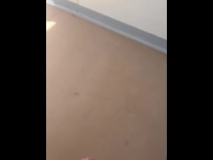 青空の下昼間の住宅街でオナニーする日本人男性 - Screenshot 11 of 16 - Bluesky