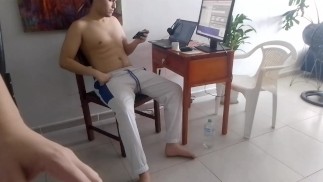 Sexo en la oficina con secretaria, compañera de trabajo colombiana sexo oral garganta profunda real
