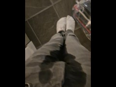 Quick pants pissing - Screenshot 16 of 16 - Jeans Piss