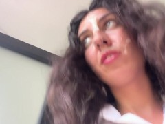 Прогулка со спермой на лице в кафе - Девушка ест пиццу и глотает сперму - Cumwalk - Screenshot 6 of 16 - Cumwalk