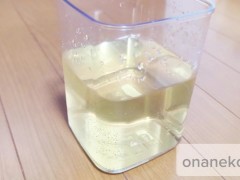 【変態OL】オナニー中我慢に我慢を重ねたおしっこを容器に放尿。600mlの大量放尿でスッキリ。　日本人/素人/個人撮影/薄モザイク - Screenshot 16 of 16 - Girls Peeing