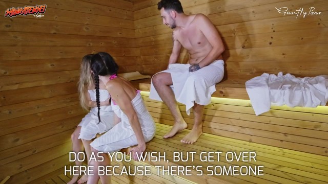TROIE IN SAUNA: Doppia Pompa Da Due Troie in Sauna