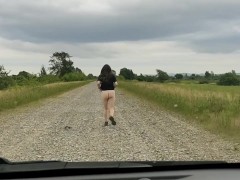 Показывает свою попку и бегает голышом. Рискованное видео - Screenshot 14 of 16 - Nude Beach