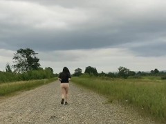 Показывает свою попку и бегает голышом. Рискованное видео - Screenshot 16 of 16 - Run Naked