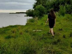 Показывает свою попку и бегает голышом. Рискованное видео - Screenshot 2 of 16 - Long Hair