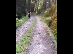 山の中で全裸になって・・・💛 - Screenshot 1 of 16 - 素人