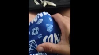 Míralo Chiquito hasta que se pone Duro y bota mucha Leche