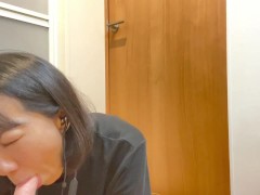 【テレビ電話オナニー】えっちな空気のおすそ分け♡声を出せない環境でグチョグチョ音が響く♡　日本人 素人 フェラ - Screenshot 4 of 16 - Japanese Uncensored