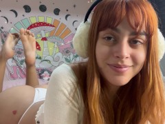 Ruiva gostosa avisando seus seguidores - Dê uma olhada aqui!