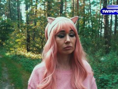 Няшка-лесбиянка заблудилась в лесу и нарвалась на хуй лесника. - Screenshot 7 of 16 - в машине