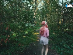 Няшка-лесбиянка заблудилась в лесу и нарвалась на хуй лесника. - Screenshot 8 of 16 - хоррор